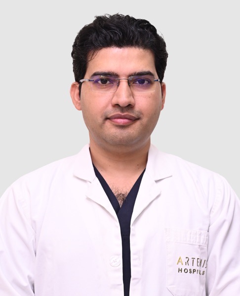 Dr. Sumit Kumar - Orthopaedic Surgery, Orthopaedics, Scoliosis Surgery, Spine Surgeons, Spine Surgery